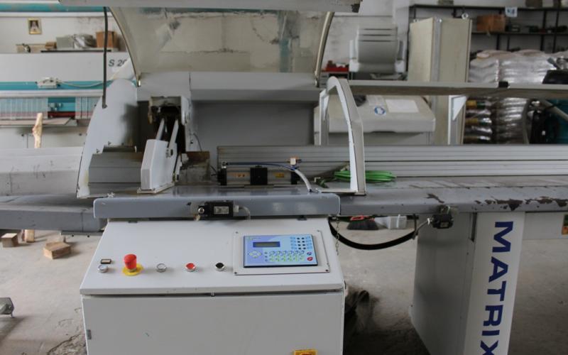 : Stromab _US21/24_Machines a Ebouter / Tronconneuses