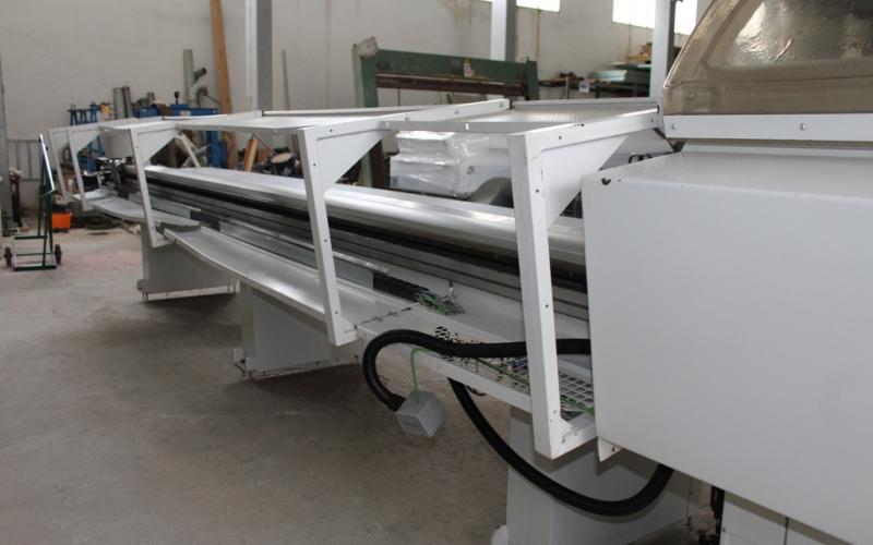 : Stromab _US21/24_Machines a Ebouter / Tronconneuses
