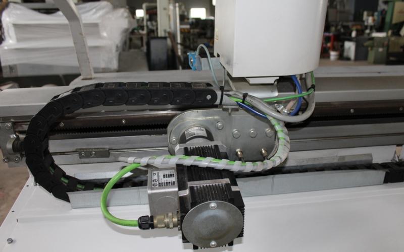 : Stromab _US21/24_Machines a Ebouter / Tronconneuses