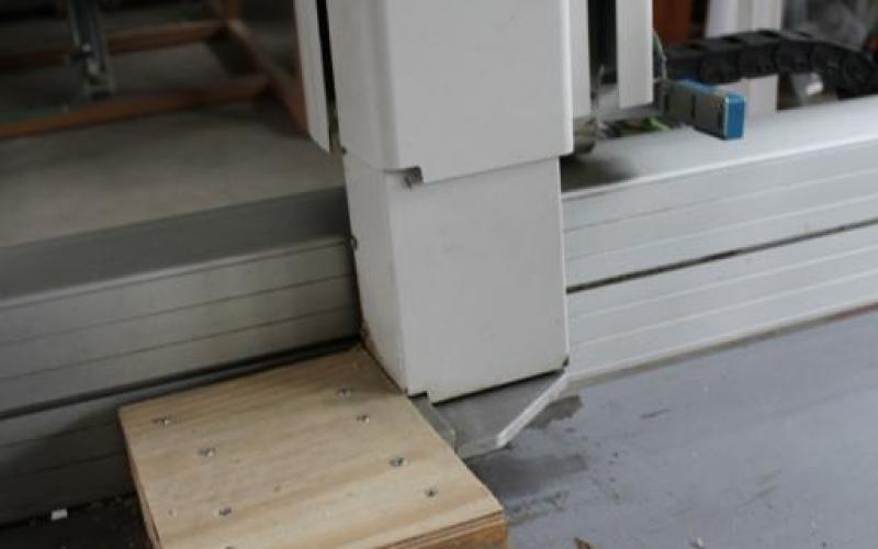 : Stromab _US21/24_Machines a Ebouter / Tronconneuses